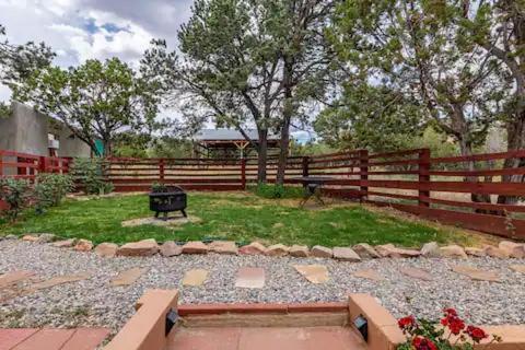 Bed and Breakfast Pet Friendly Pinon Heaven Canada de los Alamos Exterior foto