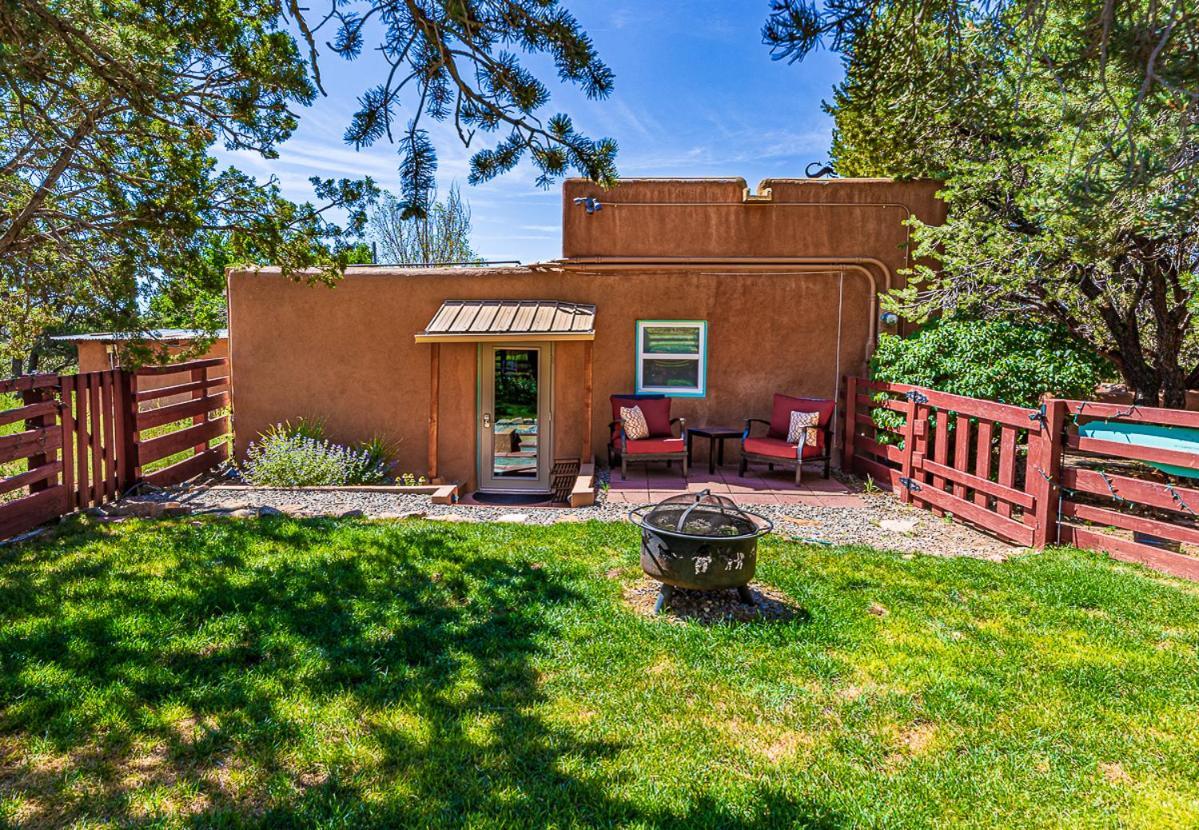 Bed and Breakfast Pet Friendly Pinon Heaven Canada de los Alamos Exterior foto